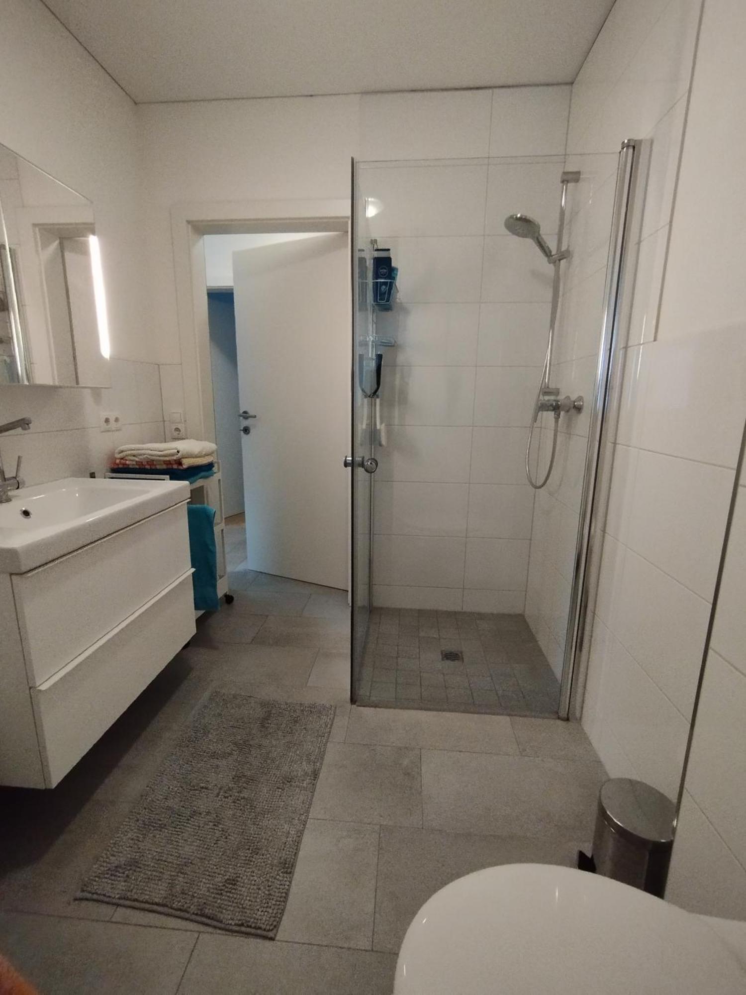 Crown Living Design Apartment - Gratis Parkplatz - Wlan - Kueche - Self Check-In Altach Buitenkant foto